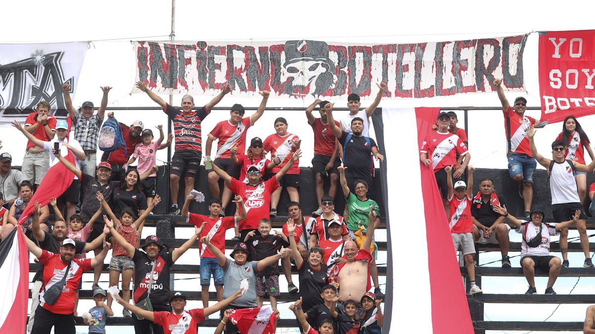 Maipú jugo este domingo su último partido como local (UNO/Cristian Lozano) Maipú jugo este domingo su último partido como local (UNO/Cristian Lozano)