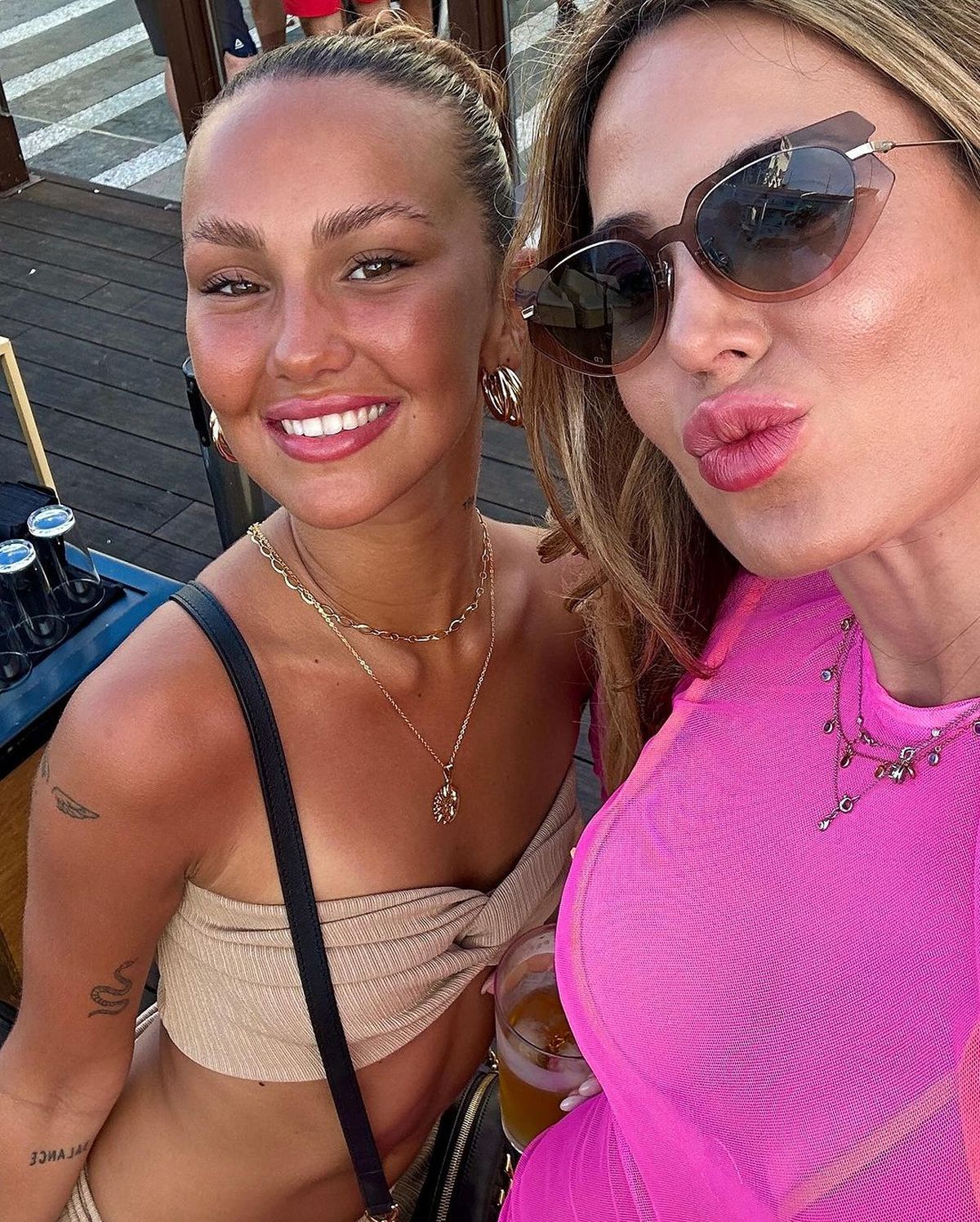 Jesica Cirio incontenible en Ibiza: de fiesta, soltera y en mini vestido al ras infernal.