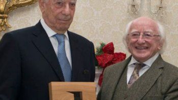 Irlanda condecoró a Vargas Llosa