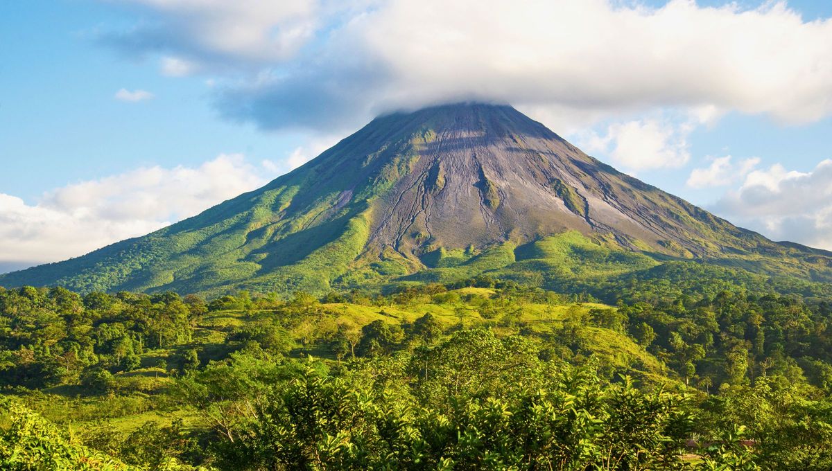 En Argentina y su límite internacional con Chile, existen MÁS DE 30 volcanes 