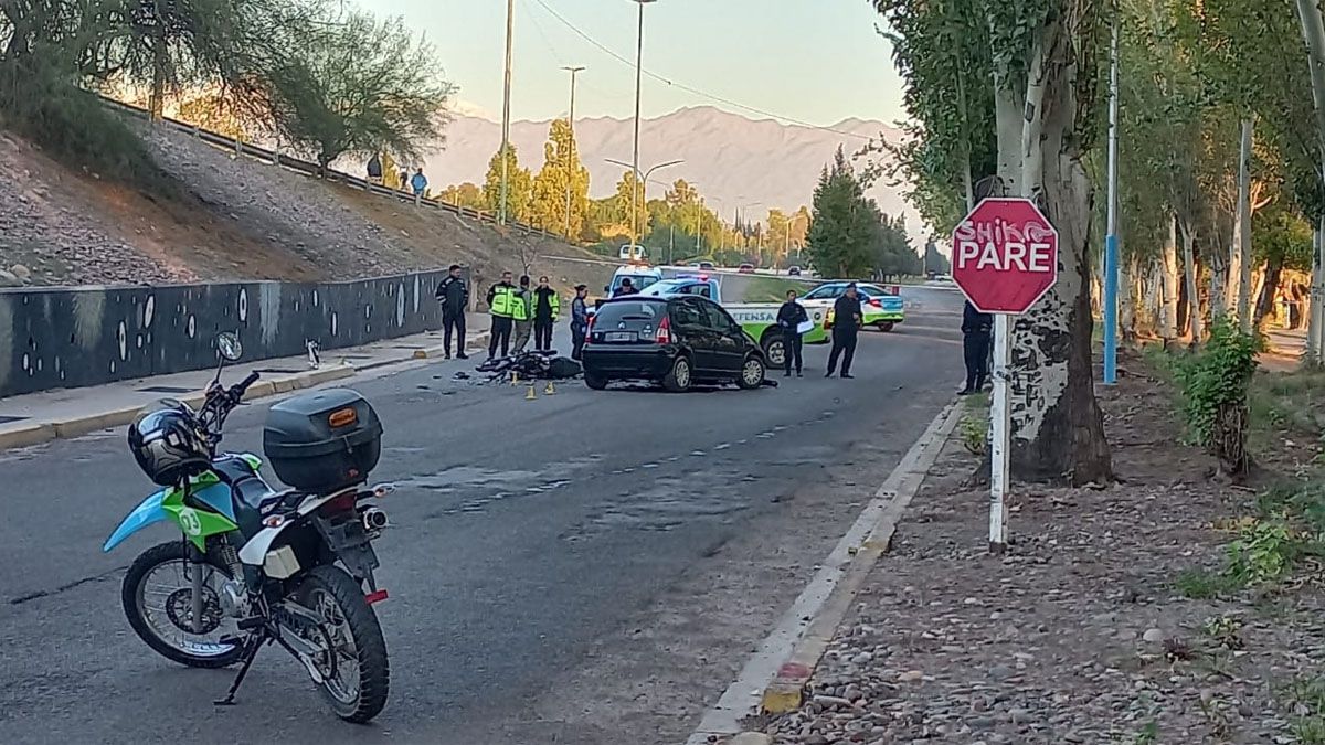 Según algunos indicios, el conductor del Critroën C3 se habría cruzado de carril para subir a calle Emilio Civit, y no habría respetado en disco Pare.