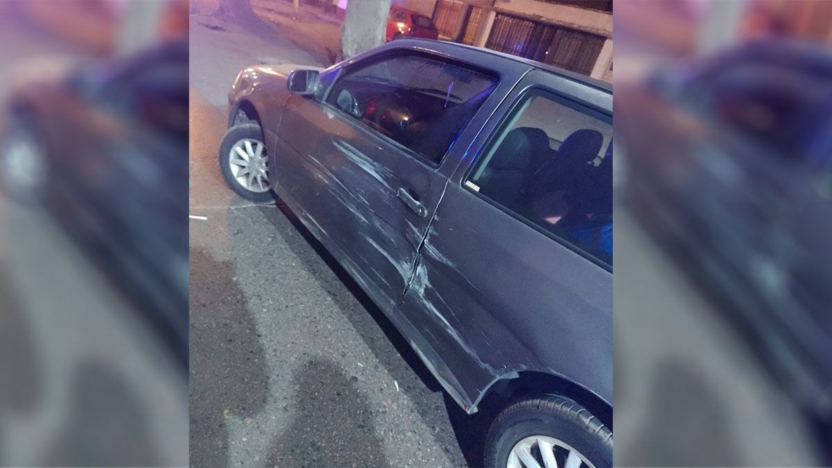 Así quedó el VW Gol que fue embestido por el Honda blanco conducido por una mujer alcoholizada. Así quedó el VW Gol que fue embestido por el Honda blanco conducido por una mujer alcoholizada.