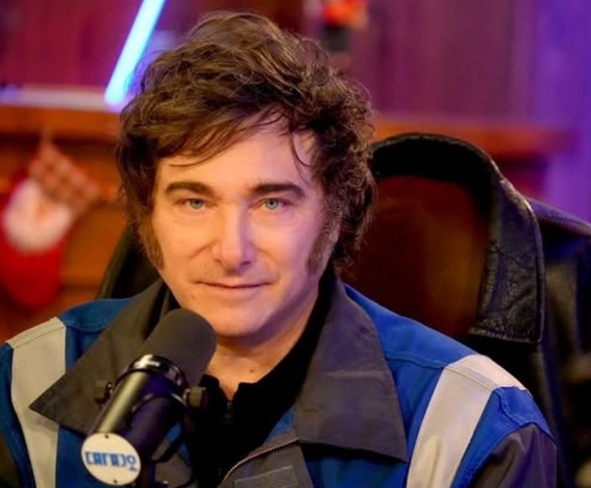 Javier Milei contó que tiene 14 mamelucos de YPF.