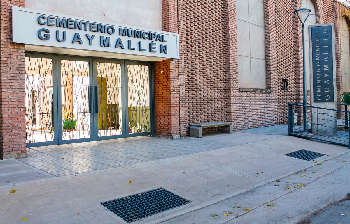 Sector de ingreso del cementerio de Guaymallén. Sector de ingreso del cementerio de Guaymallén. 