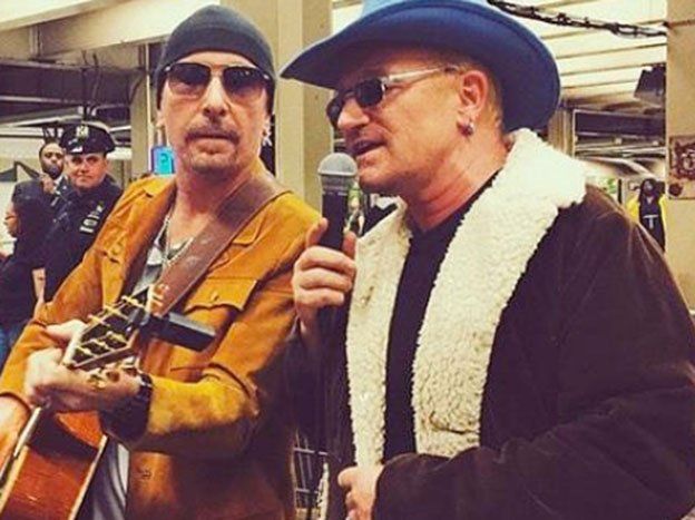 U2 sorprende con un recital en el metro de Nueva York