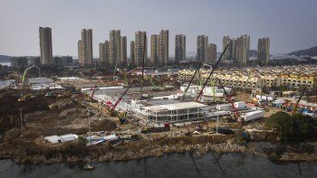 Video: así levantó China en 10 días el hospital para los casos de coronavirus