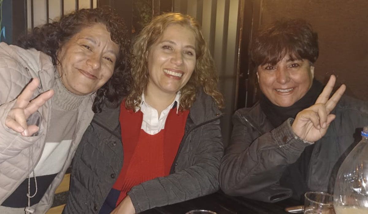 Marcela Tobio, precandidata a intendenta de Luján de Cuyo por la lista de Nicolás Guillén. En la imagen es la que aparece a la derecha.
