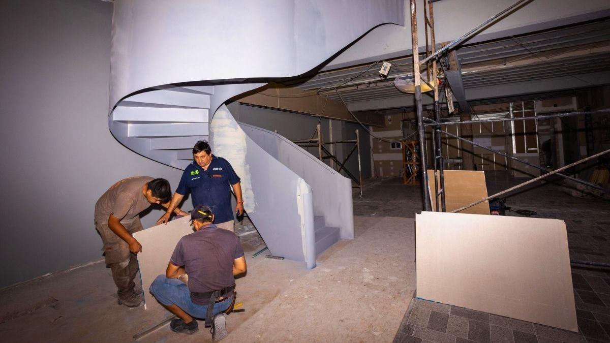 Bar, gastronomía y tango ofrecerá el nuevo club de 3 pisos que se levanta en calle Sarmiento, de la Ciudad de Mendoza. Bar, gastronomía y tango ofrecerá el nuevo club de 3 pisos que se levanta en calle Sarmiento, de la Ciudad de Mendoza.