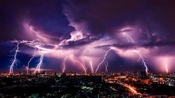 Alerta en Mendoza: lluvias, granizo y ráfagas llegan a la provincia Alerta en Mendoza: lluvias, granizo y ráfagas llegan a la provincia