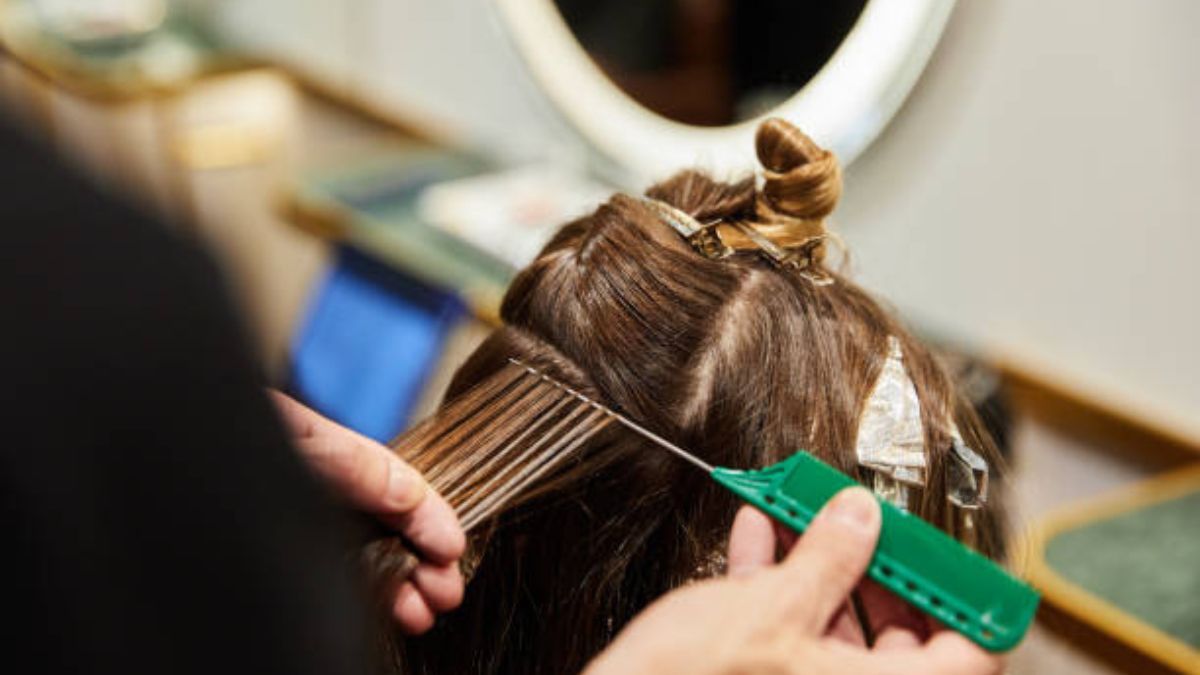 Descubre el color de tinte que llega para las mujeres castañas. 
