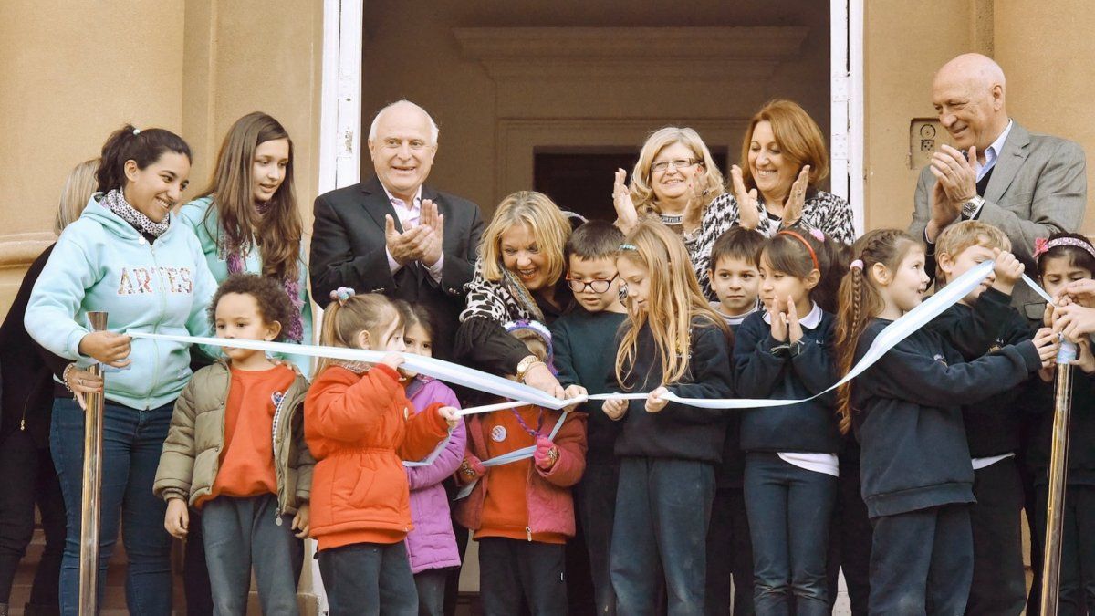 Lifschitz inauguró las obras de restauración del histórico edificio del Normal 1 de Rosario