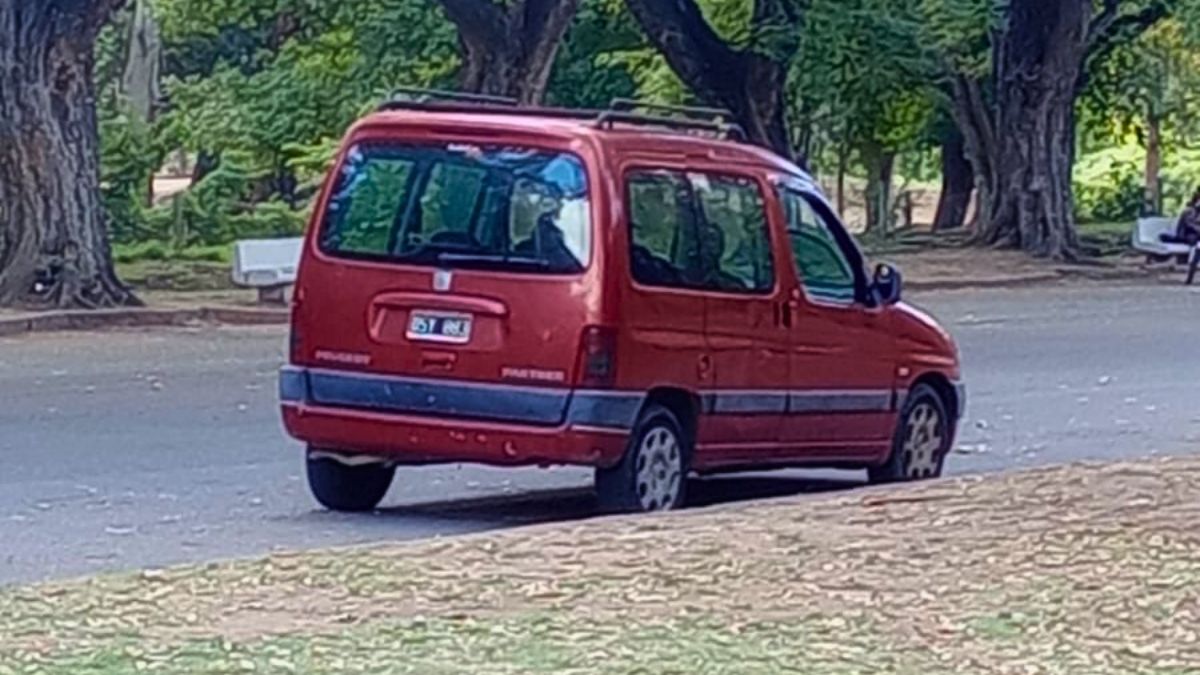 Buscan al sátiro de La Plata: fue filmado haciendo cosas obscenas en los bosques