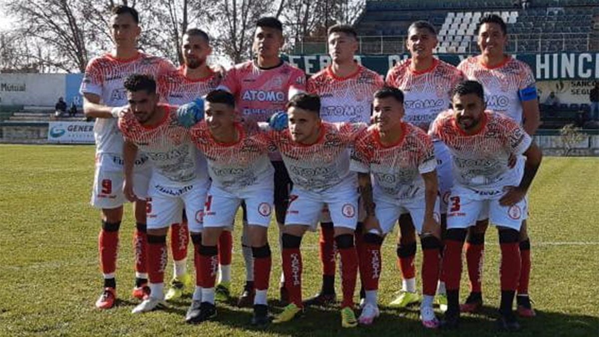 Un entonado Huracán Las Heras visita a Villa Mitre  