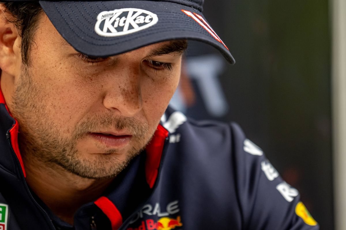 El piloto mexicano aún no confirma que hará con su carrera.