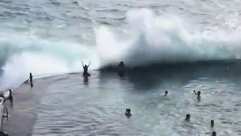 VIDEO: el momento en el que una ola gigante provocó una tragedia en España VIDEO: el momento en el que una ola gigante provocó una tragedia en España