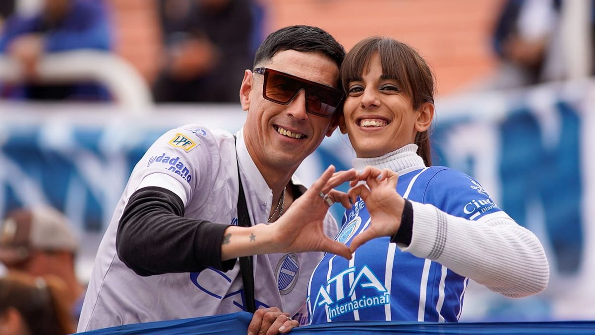 Amor por el Tomba es lo que ratificaron sus hinchas. Amor por el Tomba es lo que ratificaron sus hinchas.