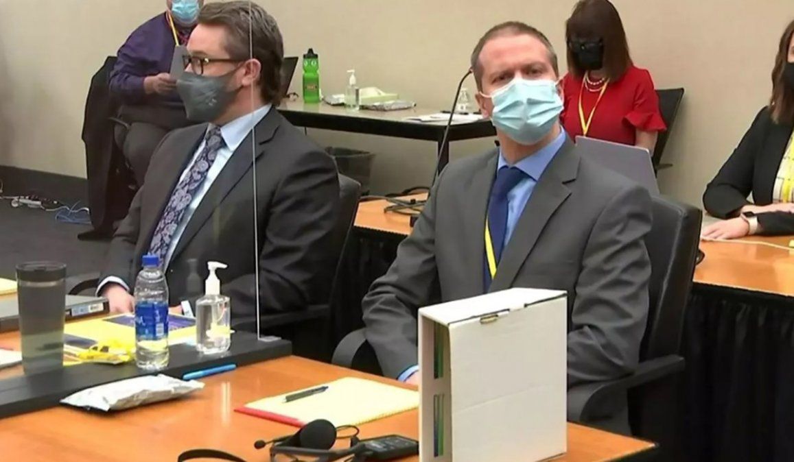 El expolicía Derek Chauvin, quien asesinó al afroestadounidense George Floyd, comenzó a ser juzgado por un tribunal de&nbsp;