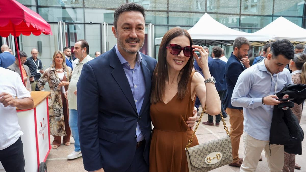 El diputado nacional Luis Petri llegó al Desayuno de la COVIAR acompañado de su pareja, la periodista Cristina Pérez. El diputado nacional Luis Petri llegó al Desayuno de la COVIAR acompañado de su pareja, la periodista Cristina Pérez.