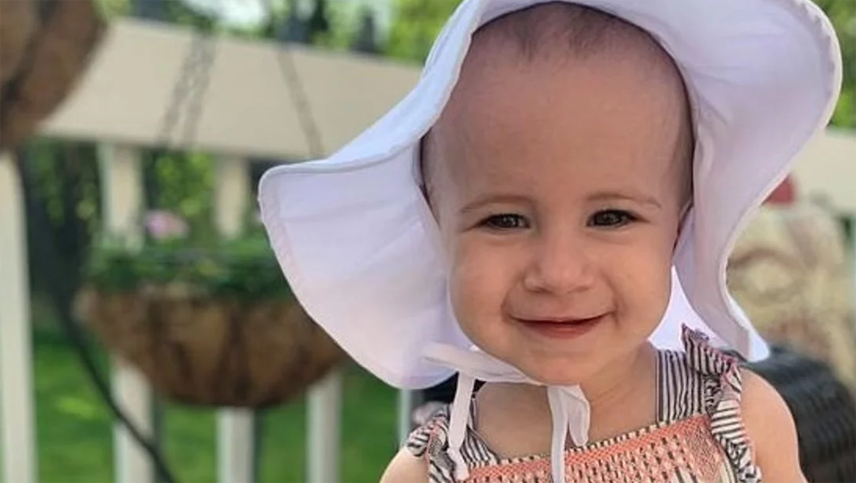 Una beba de 19 meses murió al caer de una ventana en un crucero y acusan a su abuelo de homicidio