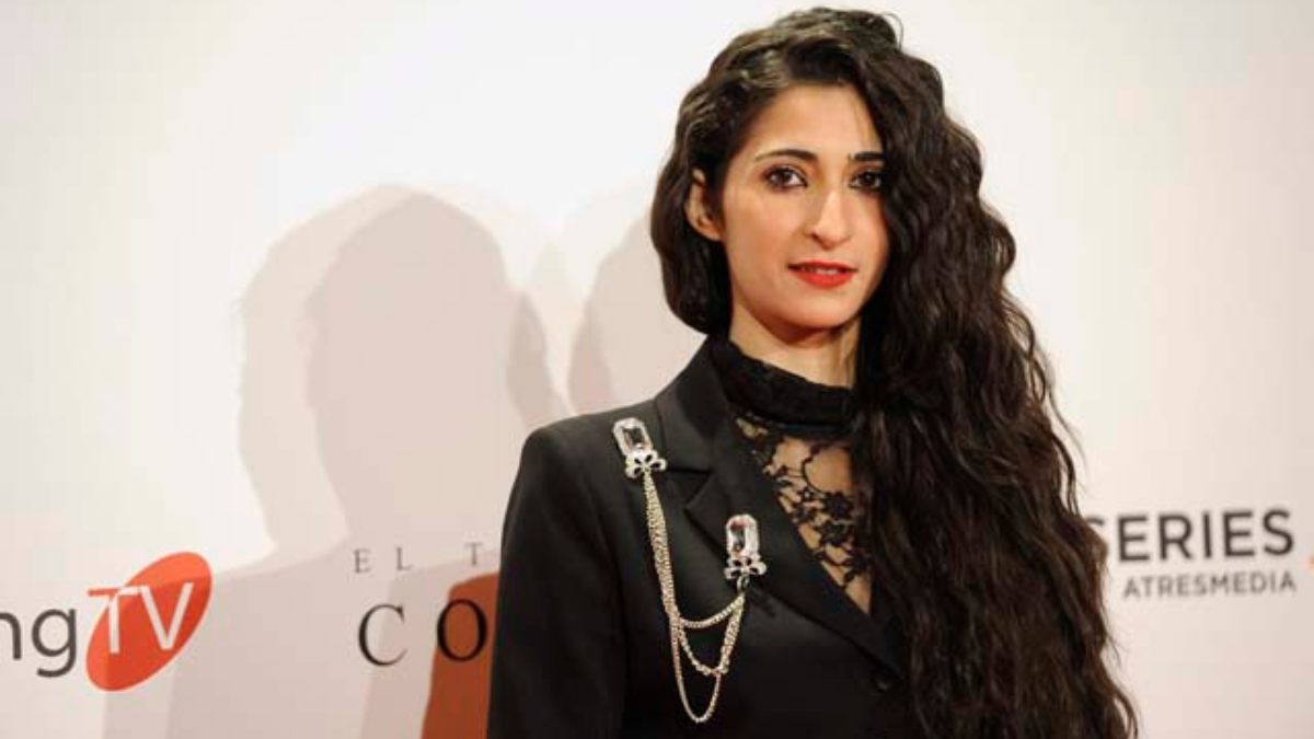 Supo dejar su melena extra larga con ondas y su tono de cabello. Supo dejar su melena extra larga con ondas y su tono de cabello.