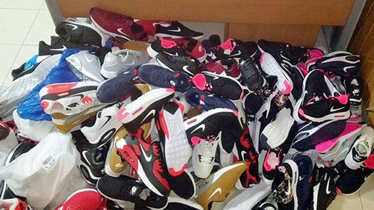 Robaron 160 zapatillas pero cometieron un garrafal error