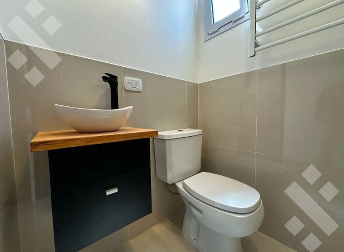 Así es el baño de esta casa contenedor. Así es el baño de esta casa contenedor.
