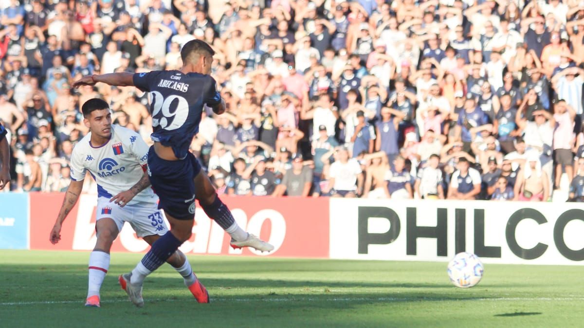 Luciano Abecasis en el encuentro ante Tigre en el Bautista Gargantini. Nicolás Ríos/UNO. Luciano Abecasis en el encuentro ante Tigre en el Bautista Gargantini. Nicolás Ríos/UNO. 