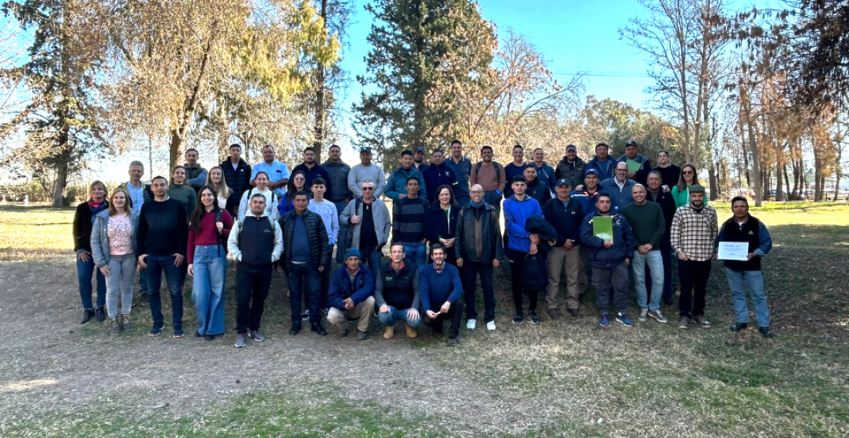 Los encargados de finca en la Facultad de Ciencias Agrarias de la UNCuyo. Los encargados de finca en la Facultad de Ciencias Agrarias de la UNCuyo.