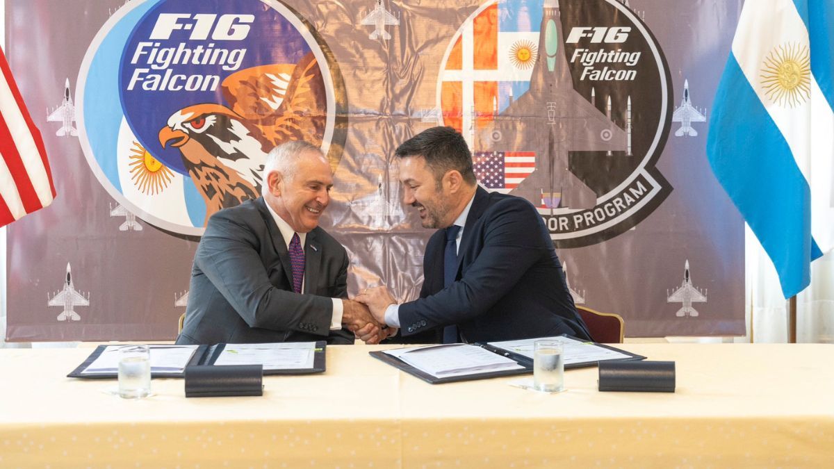 El ministro de Defensa Luis Petri y el embajador de Estados Unidos Marc Stanley. El ministro de Defensa Luis Petri y el embajador de Estados Unidos Marc Stanley.