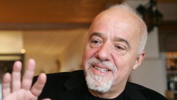 Paulo Coelho le pidió perdón a Francia por los ataques de Bolsonaro a Brigitte Macrón