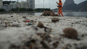 Las playas de Río, peligrosamente sucias