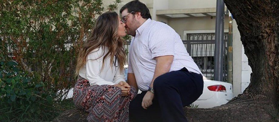 El beso de Barón y Barassi en ficción después de aquella polémica