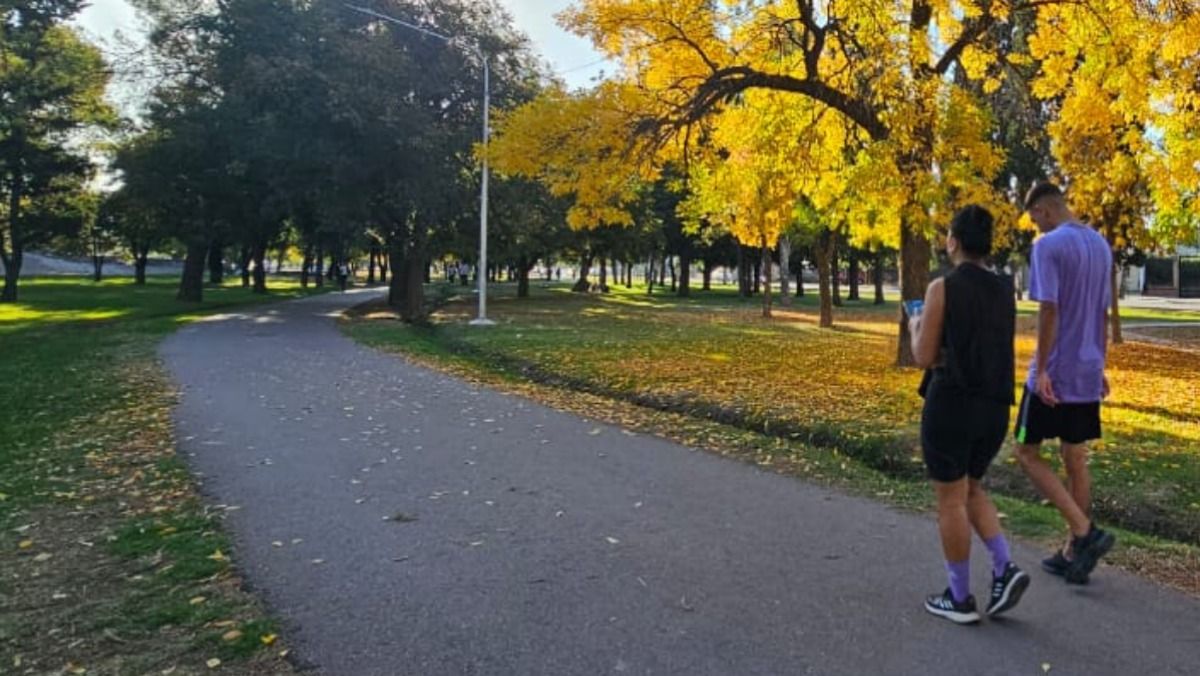 El SMN advirtió de un veranito que dejará paso a un otoño con temperaturas más elevadas que el promedio en Mendoza.