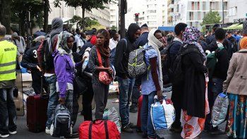 La Policía francesa evacuó a cientos de migrantes de las calles de París