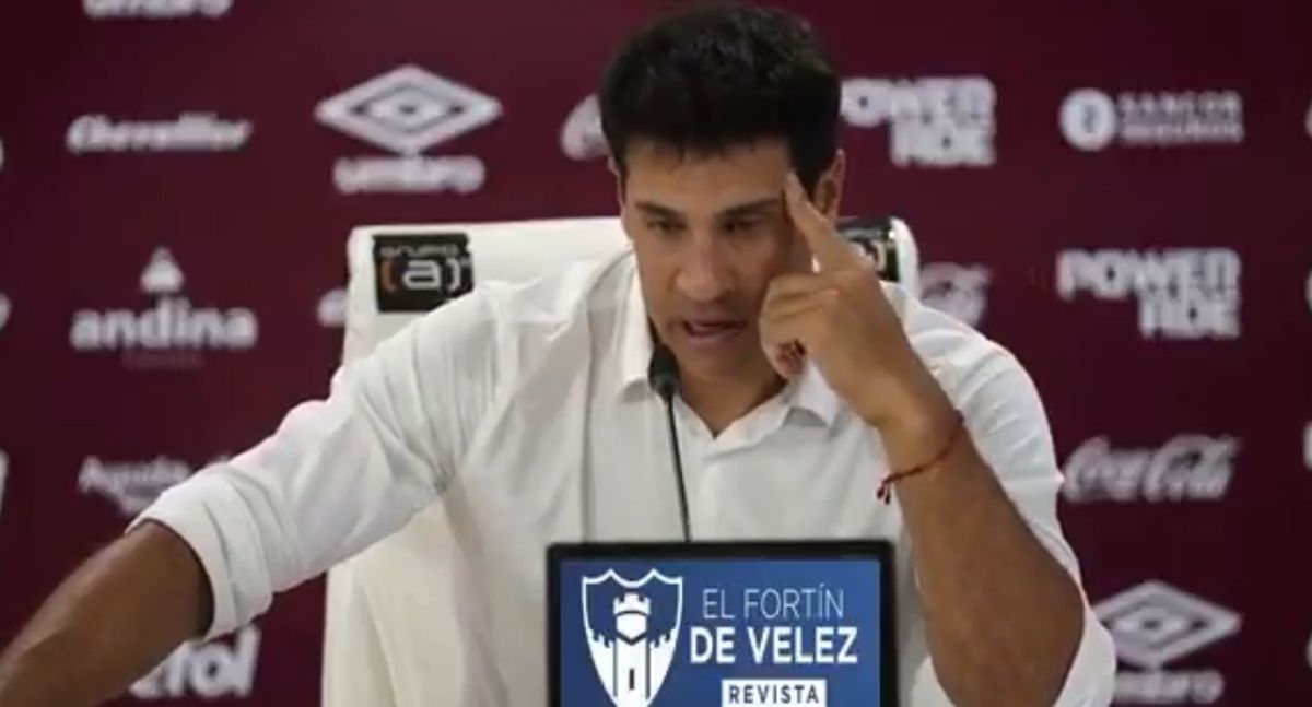 El entrenador habló ante los medios.