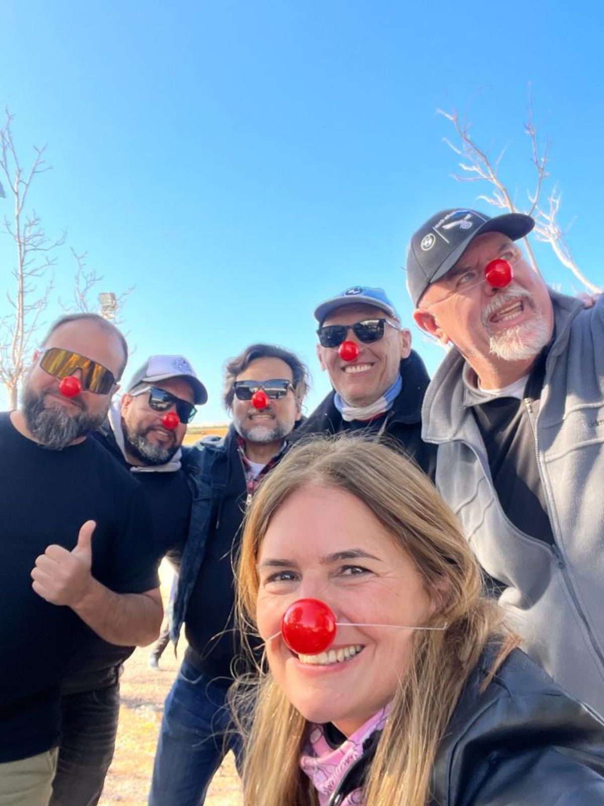 A las Coronadas Riders se sumaron sus parejas y otros empresarios y particulares para llevarle una alegría a los chicos de Anchoris, por el Día de la Niñez. A las Coronadas Riders se sumaron sus parejas y otros empresarios y particulares para llevarle una alegría a los chicos de Anchoris, por el Día de la Niñez.