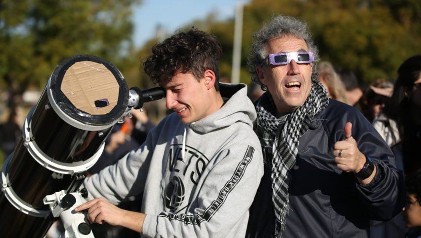 Así vivieron los fanáticos el eclipse solar en Mendoza