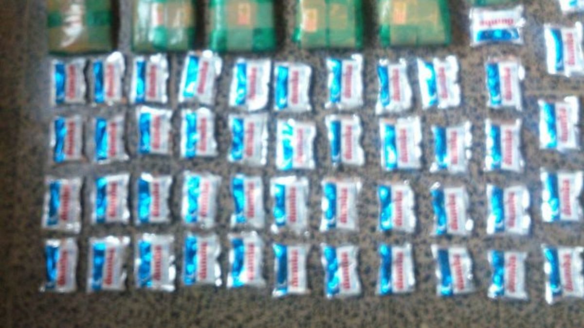 ¿Qué hacían con hojas de coca y paquetitos de bicarbonato?