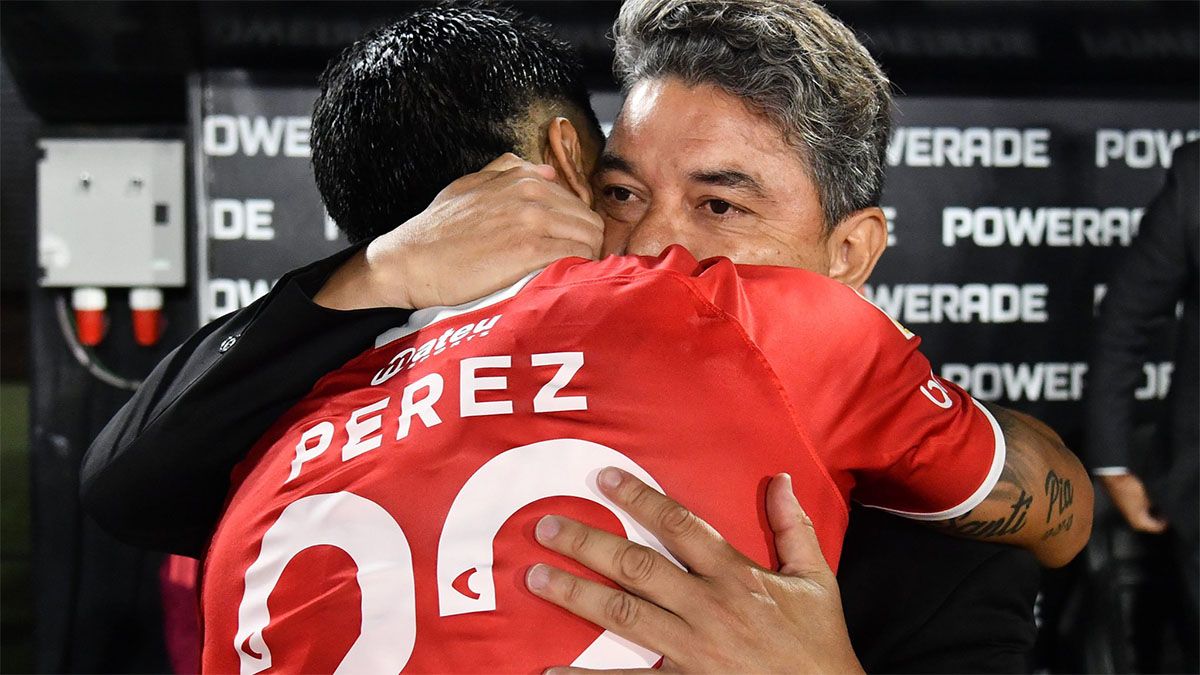 Enzo Pérez y su abrazo con Gallardo. ¿Volverán a trabajar juntos? 