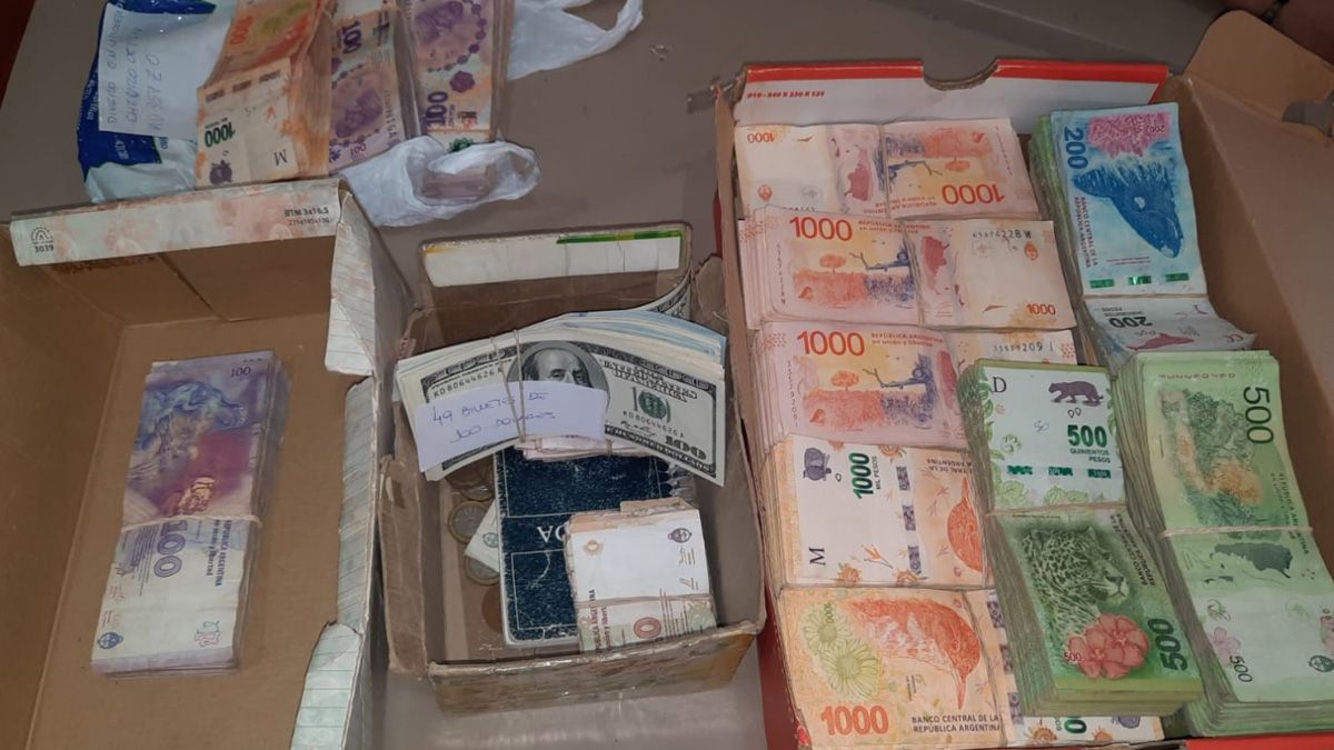 Allanamientos en San Martín: un detenido y secuestraron armas, dinero, computadoras y celulares