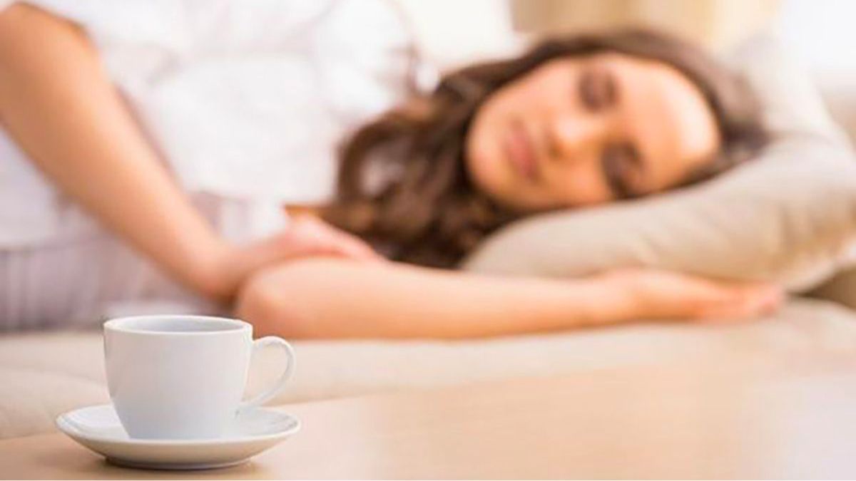 La siesta del café consiste en beber cafeína y dormir 20 minutos para mejorar el rendimiento. La siesta del café consiste en beber cafeína y dormir 20 minutos para mejorar el rendimiento.