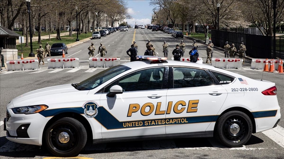 Los policías tienen una buena ganancia. Los policías tienen una buena ganancia.