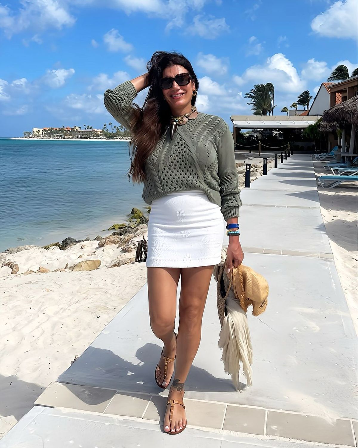 A sus 49 años, Florencia de la V confirma que es la reina de la mini ultra XS al ras y paraliza el Caribe. A sus 49 años, Florencia de la V confirma que es la reina de la mini ultra XS al ras y paraliza el Caribe.