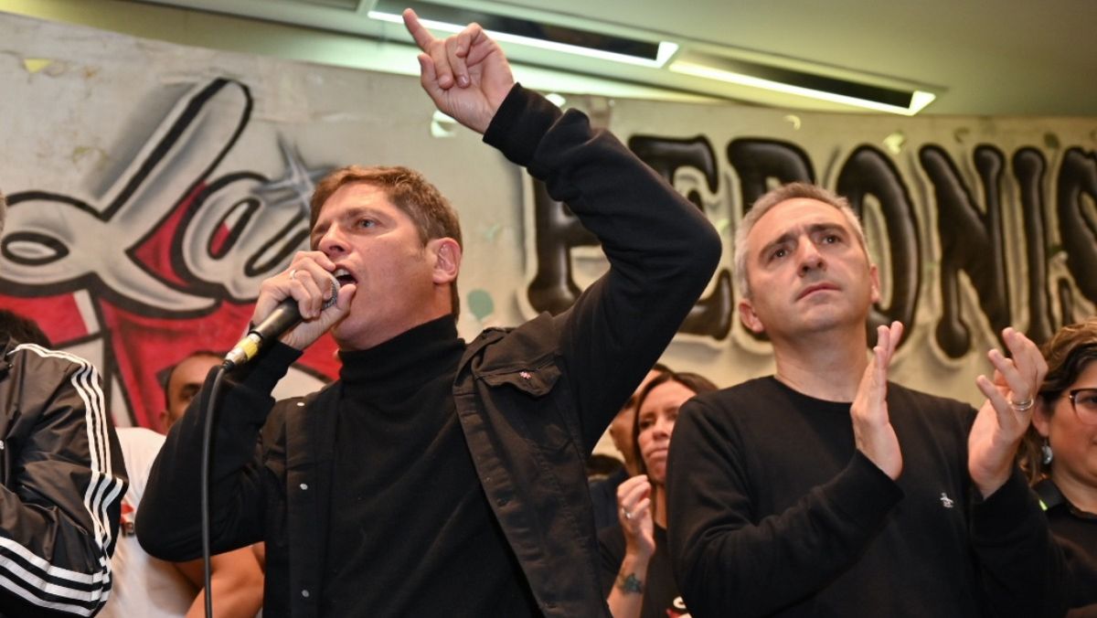 El gobernador Axel Kicillof busca conducir al nuevo kirchnerismo pogre, pero no se quiere embarrar los zapatos. Para eso lo tiene al ex camporista Andrés Cuervo Larroque.