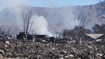 Incendio en San Agustín: 40 familias fueron evacuadas y estiman que fue intencional