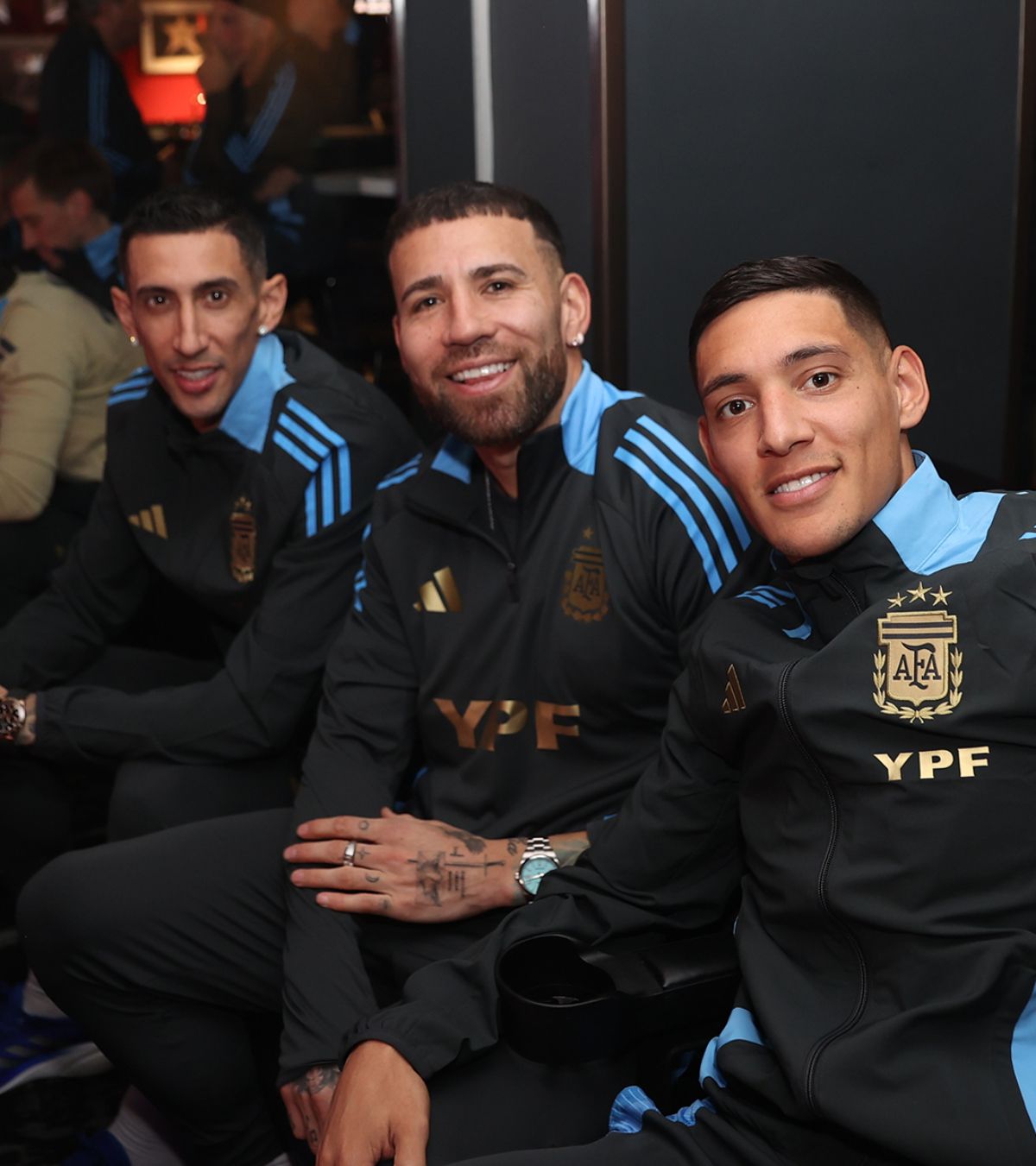 La Selección argentina, con Di María, Otamendi y Molina, viendo a los Lakers La Selección argentina, con Di María, Otamendi y Molina, viendo a los Lakers