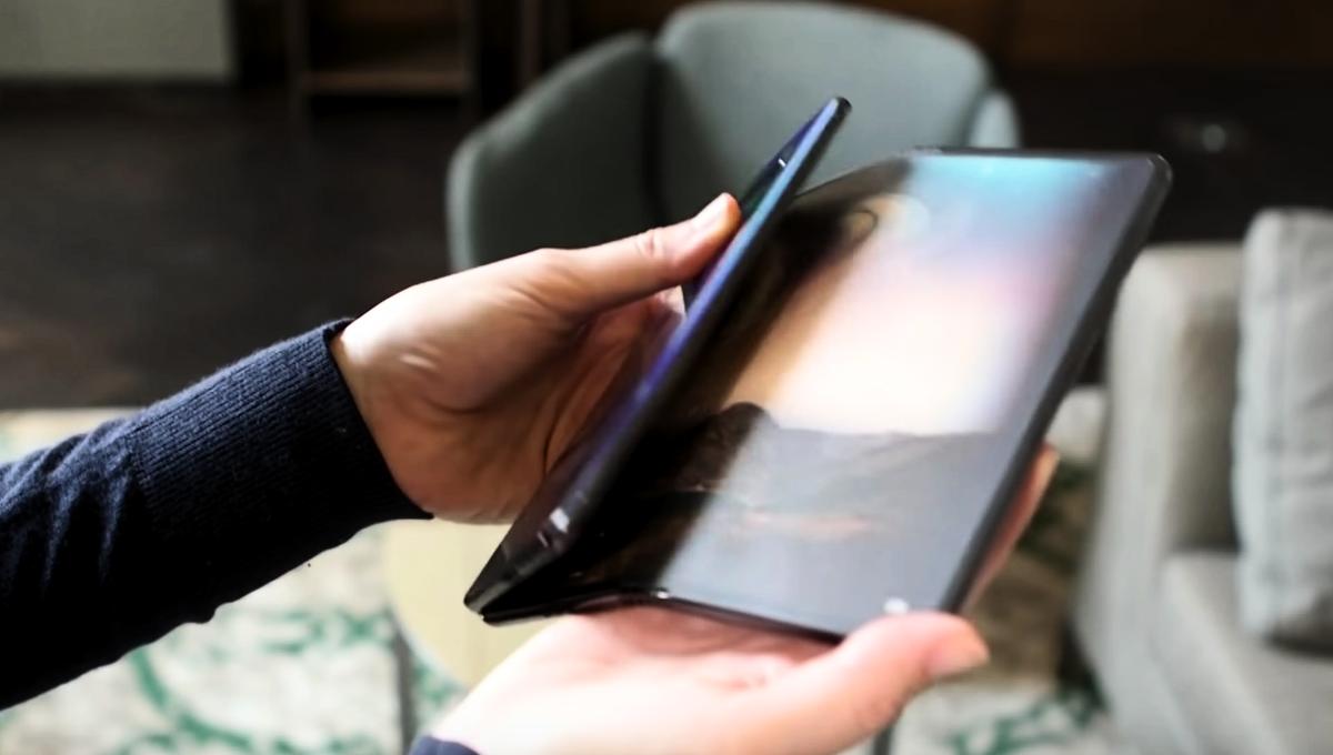 Un teléfono que se dobla en tres partes puede revolucionar el mercado