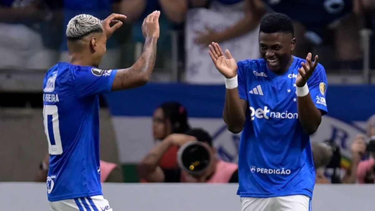 Néiser Villarreal (der.) celebra su gol para el Cruzeiro junto a Matheus Pereira, que tras el pitazo final fue a cargar a los jugadores de Boca y generó un tumulto. Néiser Villarreal (der.) celebra su gol para el Cruzeiro junto a Matheus Pereira, que tras el pitazo final fue a cargar a los jugadores de Boca y generó un tumulto.