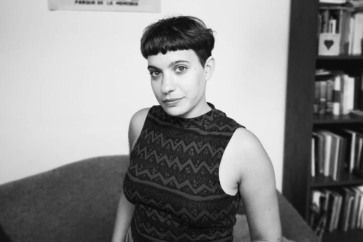 "Escribo mucho escuchando", cuenta Laura Sbdar. "Escribo mucho escuchando", cuenta Laura Sbdar.