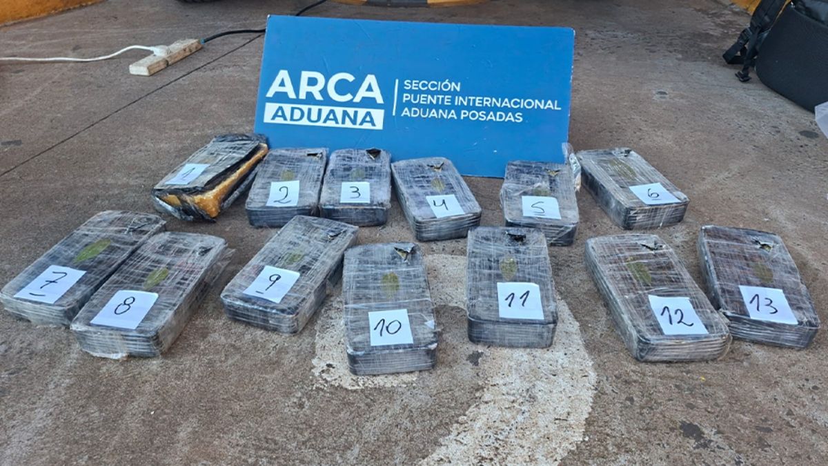 La cocaína que fue encontrada en el auto del chofer. La cocaína que fue encontrada en el auto del chofer.